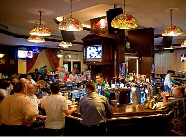 2014年世界杯在美国酒吧看球的球迷超喜爱的【酒吧冰模】,是汉川球形冰模