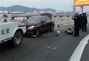 【汽车硅胶防滑垫】深圳宝安机场豪车失控撞向行人,致9死23伤