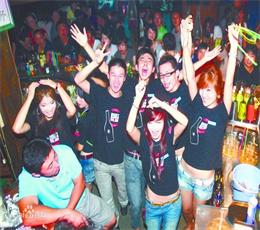 汉川创意硅胶冰格成功进入青岛酒吧文化节市场