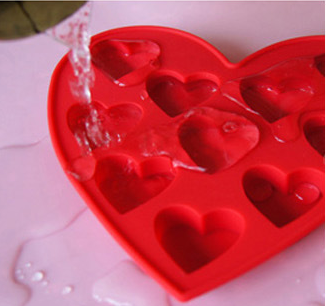 日本电器公司订购汉川冰箱硅胶冰模,都是爱心形状设计!