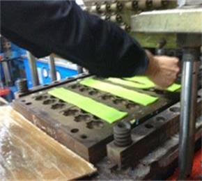 汉川硅胶厂硅胶冰格生产离不了CNC加工中心的数控加工